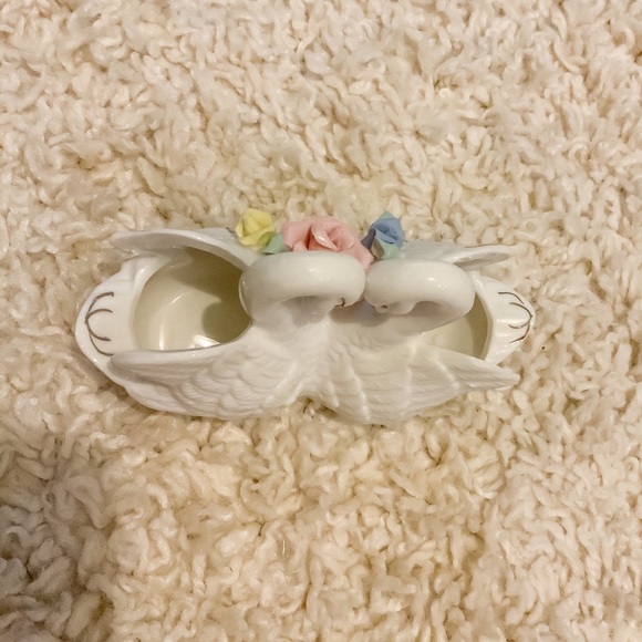 Vintage Kitschy Double Swan Planter with Flowers - Picture 6 of 8